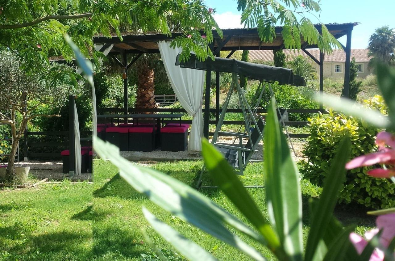 Hotel Aux Roses De L'Etang Capestang Exteriér fotografie